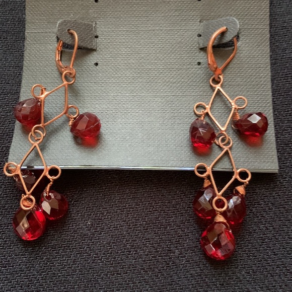 Cookie Lee chandelier earrings red - Picture 3 of 3